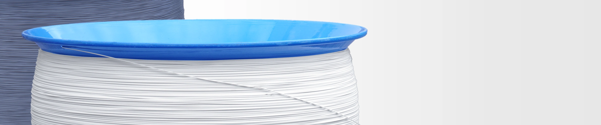 Drut stalowy pokryty tworzywem nylonowym PA-6