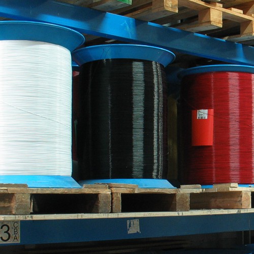 Szpule z drutem pokrytym nylonem PA6