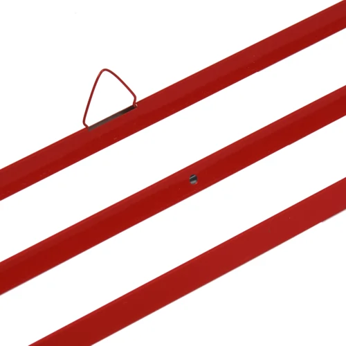 Czerwone listwy do kalendarzy z zawieszką, z otworem i listwa dolna.