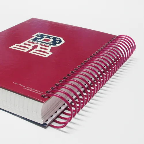 Kołonotatnik oprawiony w bordową spiralę wkręcaną PVC